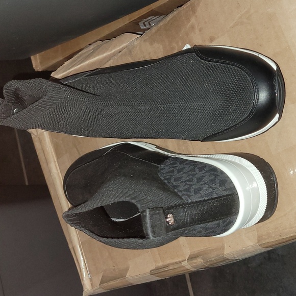 Michael Kors Stretch-Knit Sock Sneakers Size 9 Basically New - Picture 7 of 7